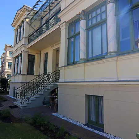 Apartment Sonnenterrasse In Ahlbeck, Cleaning Included *